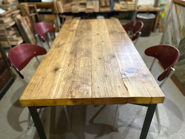 木材の種類によって質感や風合いが豊富な古材のテーブルの特徴と選び方サムネイル